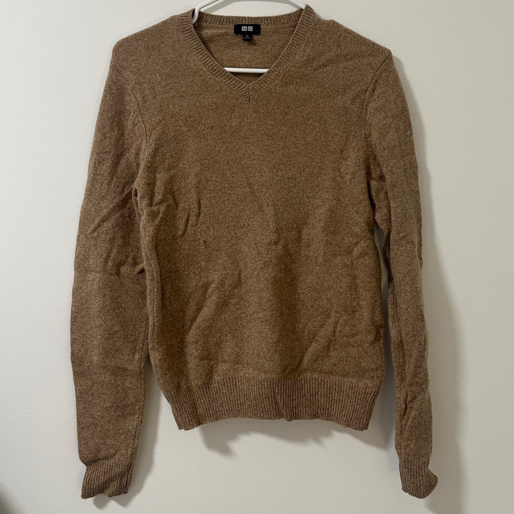 Uniqlo Men's Beige Lambswool V-Neck Sweater
